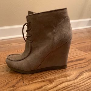 Nine West beige suede bootie